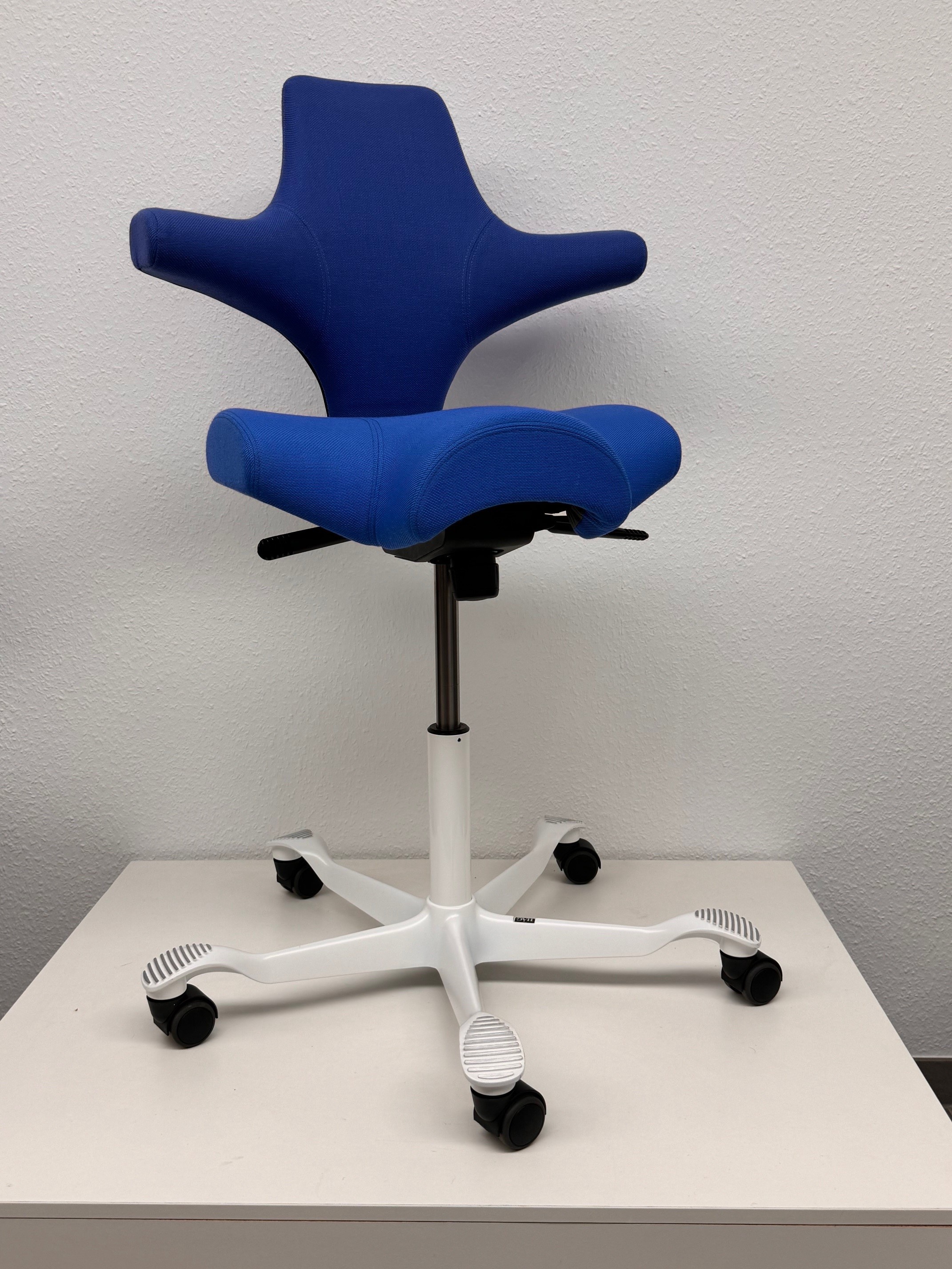 HAG Capisco 8106 - Ausstellungsstück - Bezug Select Blau
